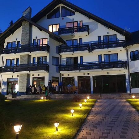Pensiunea Izvorul Zanelor Colibiţa Exterior foto